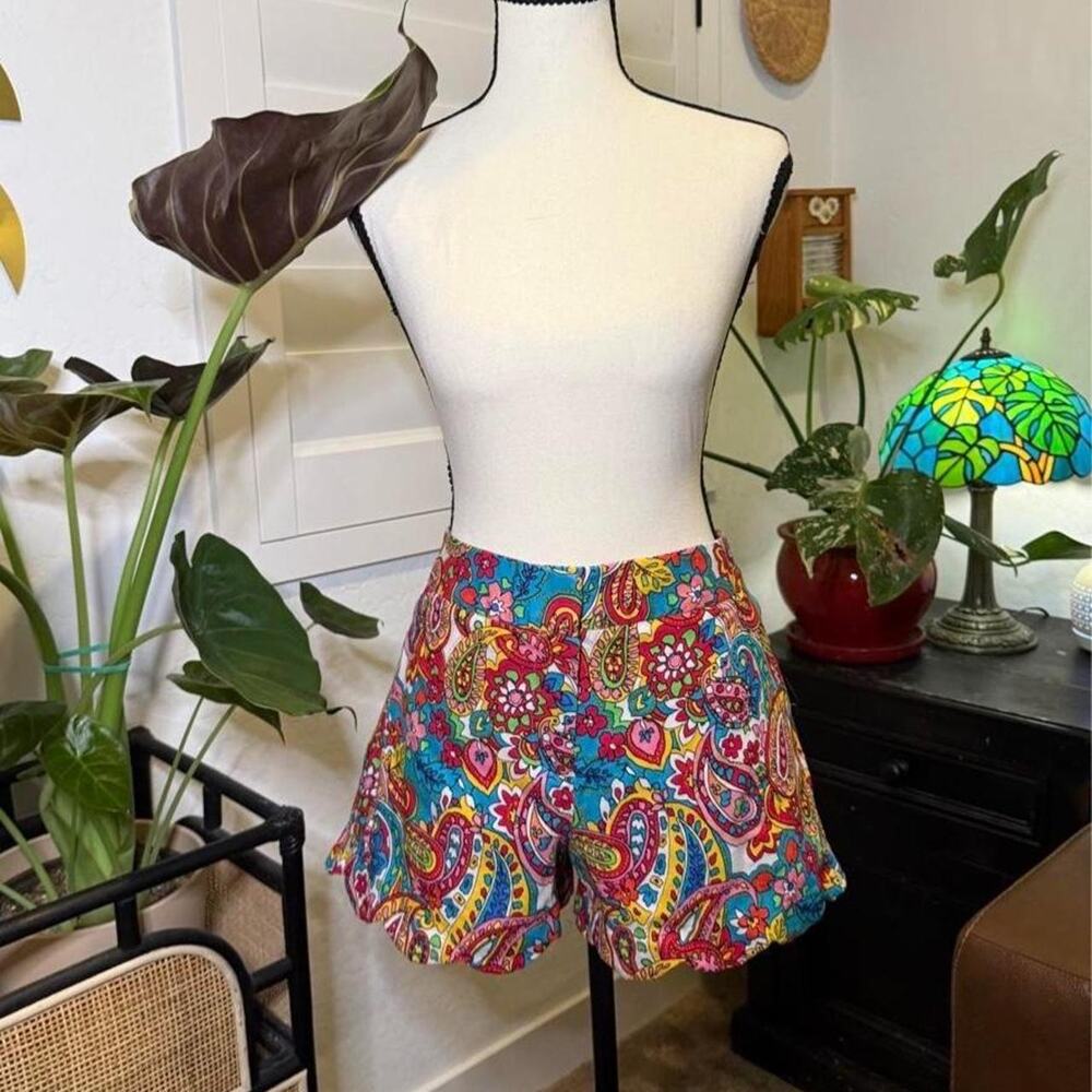 Attyre New York Colorful Paisley Scalloped Hem Shorts Size 10